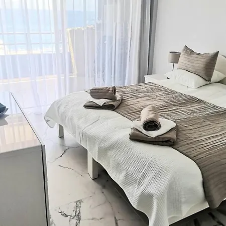 Cozy Apartment With Ocean Views *